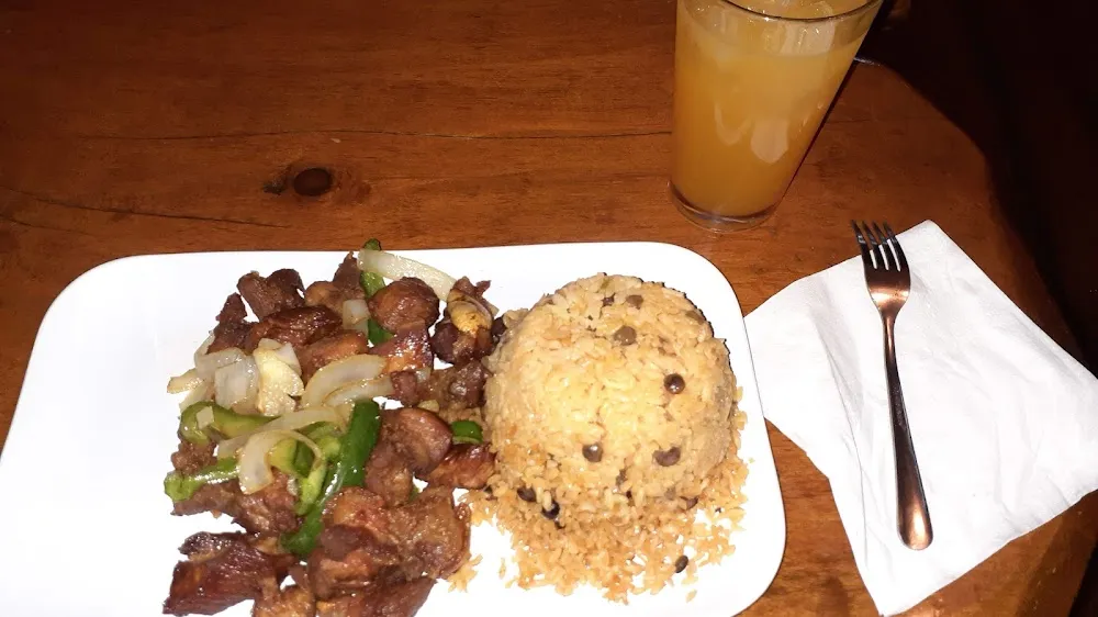 Arroz Con Gandures Y Carne Frita